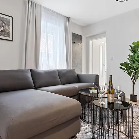 Apartment Bright Zentrum *